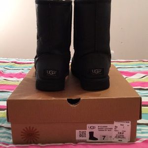 W Classic Short Leather w/ BLK water resistant